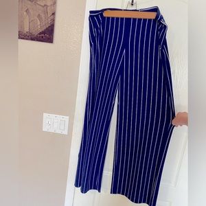 Navy Pinstripe Wide leg Pant w/pockets. WHBM . Easy care material. Size Large.